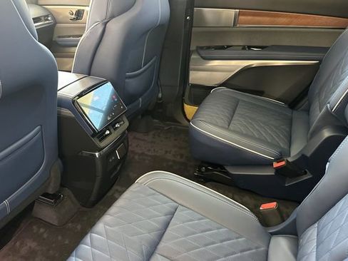 New 2026 Cadillac Vistiq Premium Luxury w/ LPO, Floor Liner Package image 12