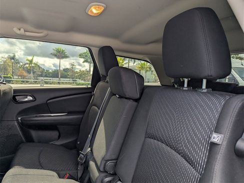 Used 2018 Dodge Journey SE image 19