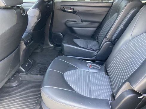 Used 2023 Toyota Highlander XSE FWD image 22