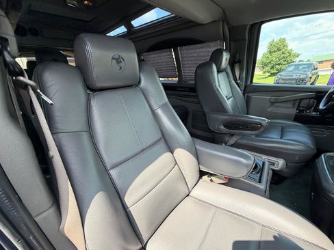 Used 2017 Chevrolet Express 2500 RWD image 40