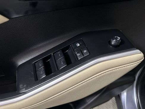 Used 2024 Toyota Highlander XLE AWD/4WD image 24