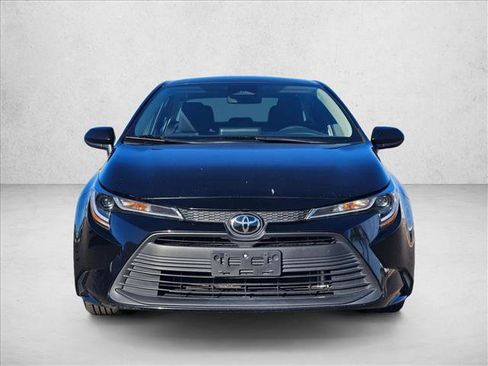 Used 2023 Toyota Corolla LE FWD image 2