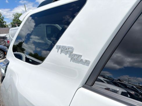 Used 2024 Toyota 4Runner TRD Off-Road Premium w/ Off Road Premium Plus Package AWD/4WD image 5