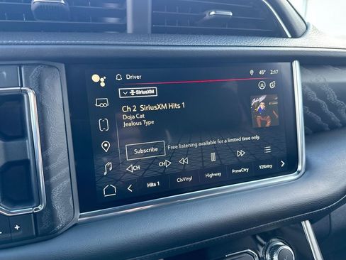 Used 2023 GMC Yukon XL Denali image 13