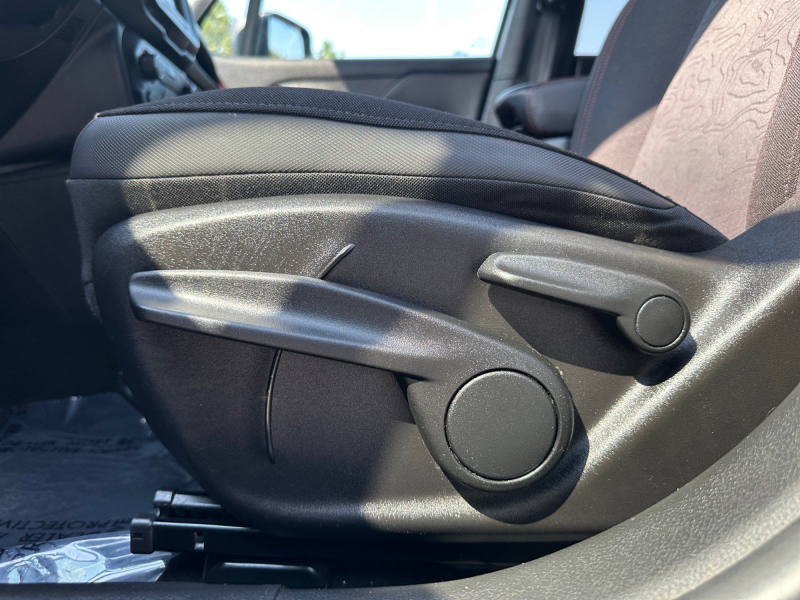 Used 2019 Jeep Renegade Trailhawk w/ Cold Weather Group II AWD/4WD image 15