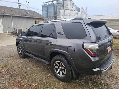 Used 2018 Toyota 4Runner TRD Off-Road Premium image 3