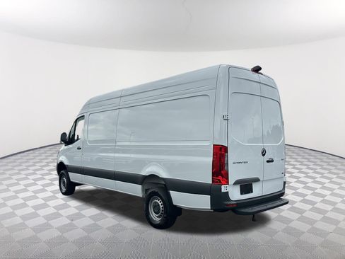 Used 2025 Mercedes-Benz Sprinter 2500 image 7