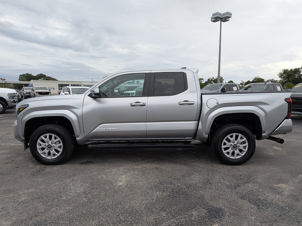Used 2025 Toyota Tacoma SR5 AWD/4WD image 7