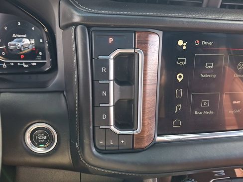Used 2023 GMC Yukon XL Denali Ultimate AWD/4WD image 15