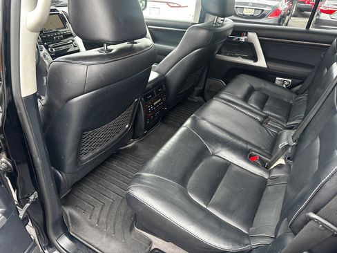 Used 2014 Toyota Land Cruiser image 21