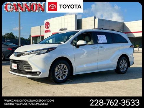 Certified 2025 Toyota Sienna XLE image 1