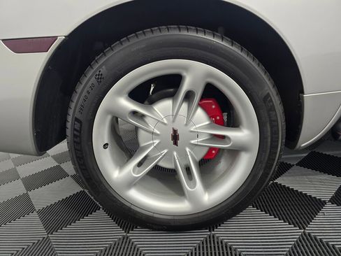 Used 2005 Chevrolet SSR w/ Preferred Equipment Group RWD image 20