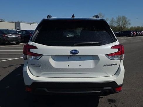 Used 2024 Subaru Forester Premium image 5