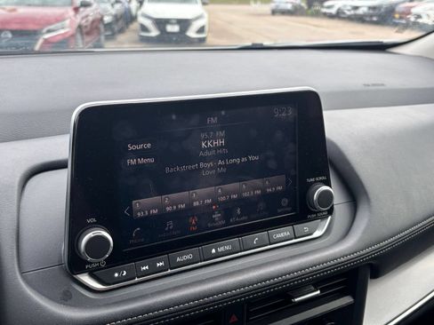 Used 2025 Nissan Rogue SV FWD image 20