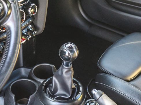 Used 2018 MINI Cooper S image 17