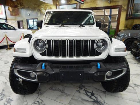 Used 2024 Jeep Wrangler Unlimited Sahara w/ Technology Group image 2