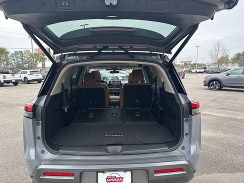 New 2026 Nissan Pathfinder Platinum image 28