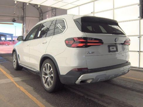 Used 2025 BMW X5 xDrive50e AWD/4WD image 4