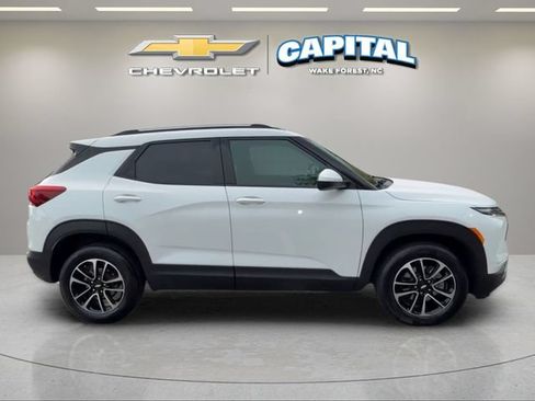 Used 2025 Chevrolet TrailBlazer LT AWD/4WD image 7