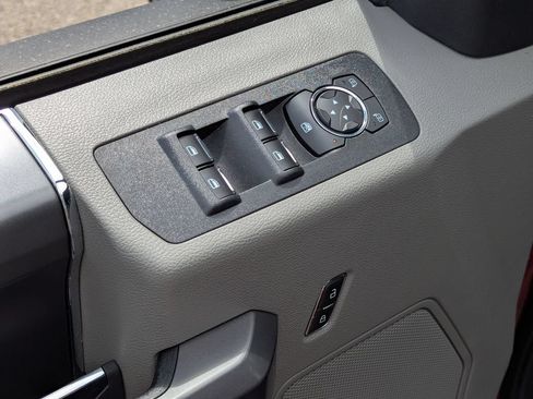 Used 2019 Ford F150 XLT w/ Equipment Group 302A Luxury AWD/4WD image 11