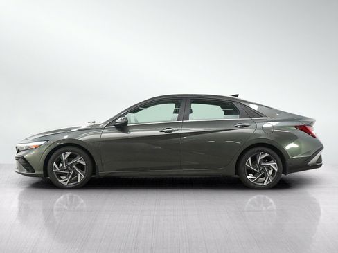Used 2024 Hyundai Elantra SEL w/ Convenience Package FWD image 2