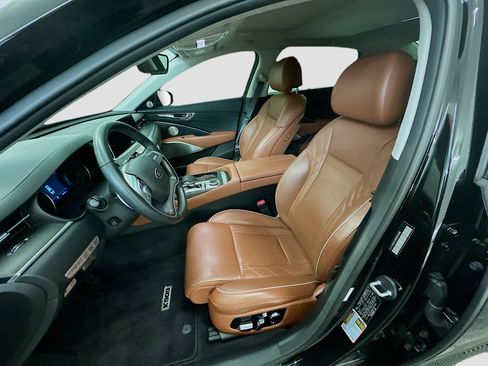 Used 2020 Kia K900 Luxury image 13
