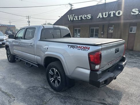 Used 2018 Toyota Tacoma TRD Sport AWD/4WD image 8