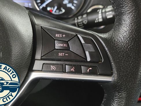 Used 2020 Nissan Rogue SV image 13