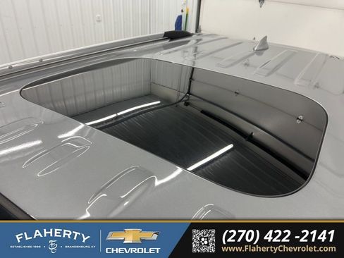 Used 2023 Chevrolet Traverse High Country image 38