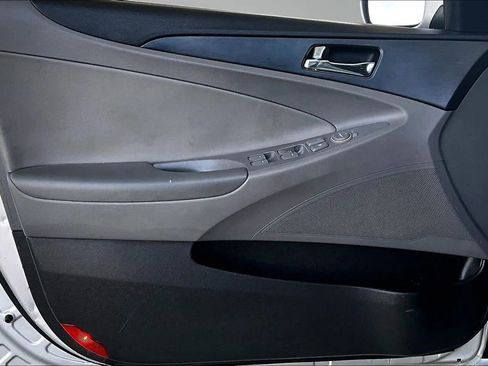 Used 2011 Hyundai Sonata SE FWD image 16
