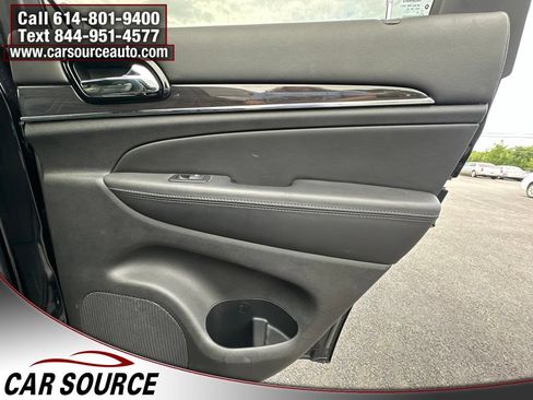 Used 2019 Jeep Grand Cherokee Overland AWD/4WD image 25