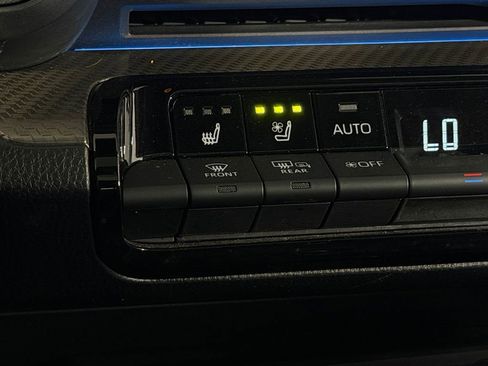 Used 2025 Toyota Prius Limited w/ Limited Premium Package FWD image 18