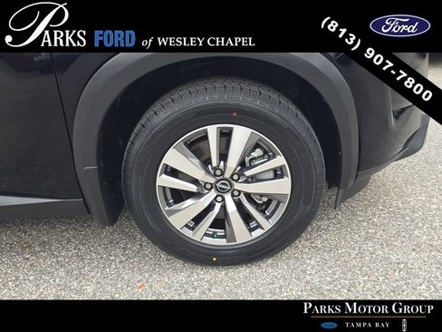 Used 2023 Nissan Pathfinder SL AWD/4WD image 32