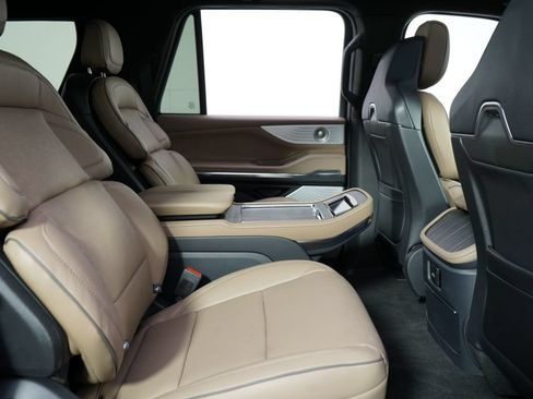 New 2026 Lincoln Navigator L Black Label AWD/4WD image 18