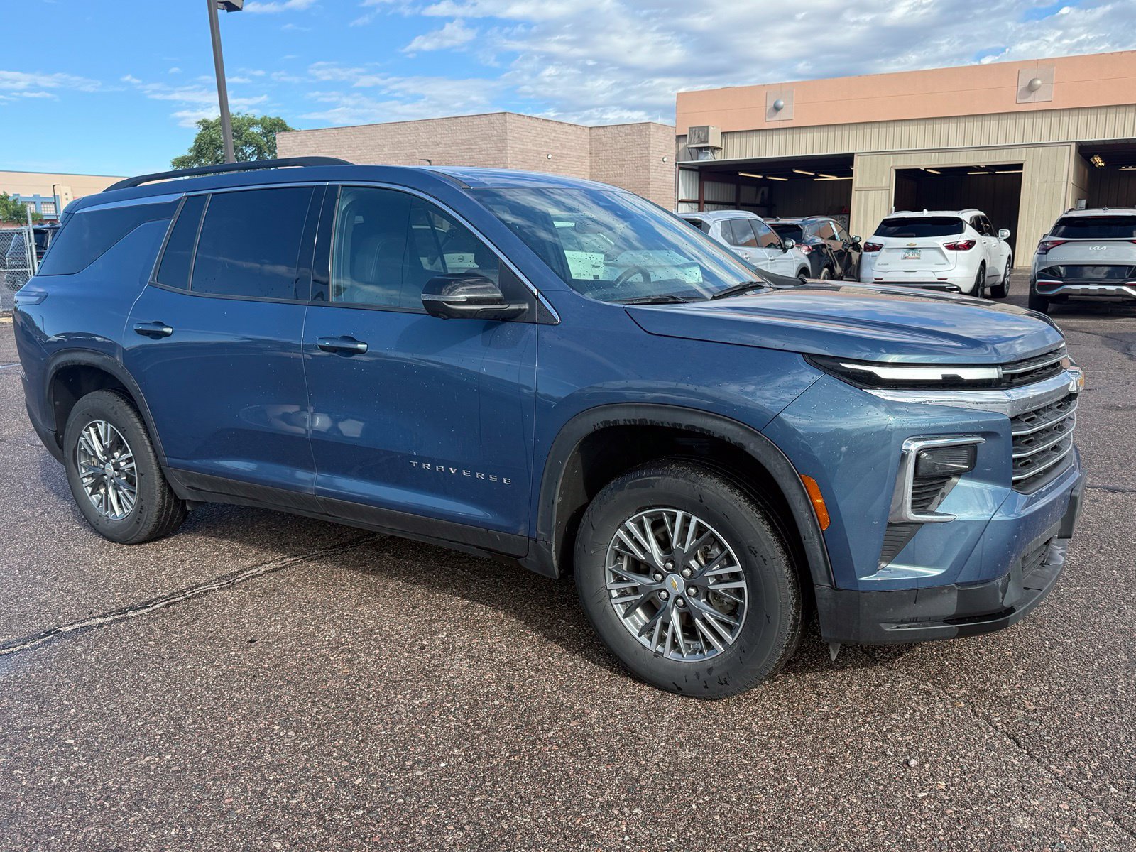 Used 2024 Chevrolet Traverse LT w/ Trailering Package AWD/4WD image 3