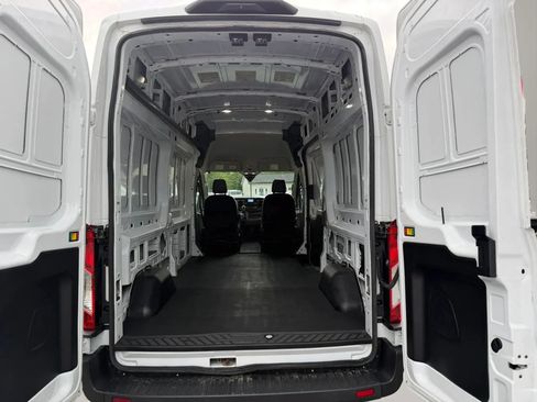 Used 2022 Ford Transit 250 148 High Roof AWD image 3