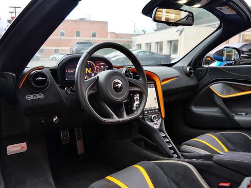 Used 2022 McLaren 720S Performance image 8