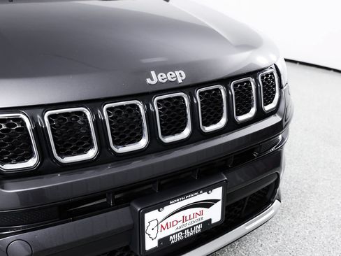 Used 2023 Jeep Compass Limited w/ Elite Group AWD/4WD image 4