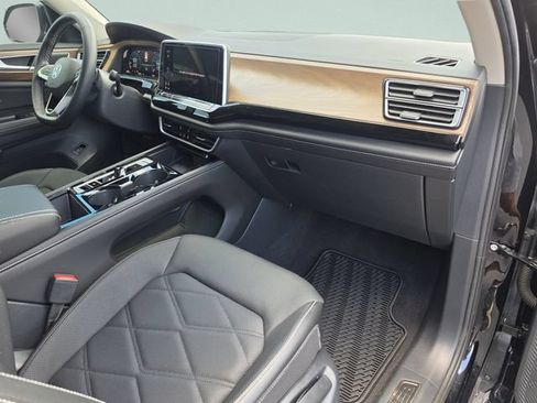 Used 2024 Volkswagen Atlas SE FWD image 24