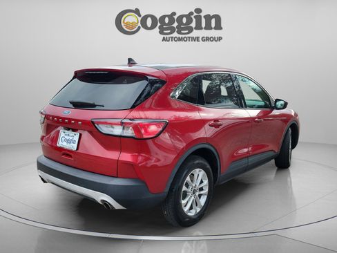 Certified 2020 Ford Escape SE image 3