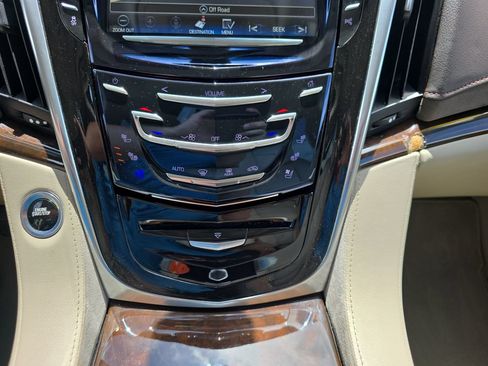 Used 2017 Cadillac Escalade 2WD image 28