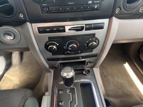 Used 2007 Jeep Commander Sport image 15