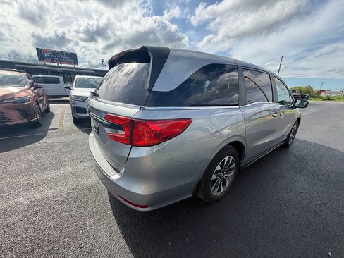 Used 2024 Honda Odyssey EX-L image 3