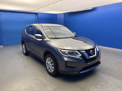 Used 2017 Nissan Rogue S AWD/4WD image 2