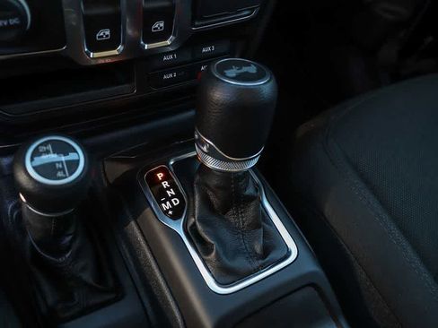 Used 2021 Jeep Wrangler Sport S image 21