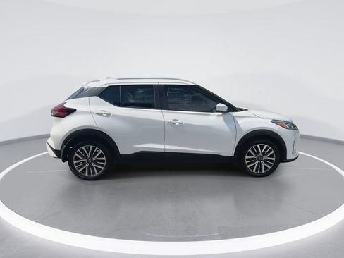 Used 2024 Nissan Kicks SV FWD image 9
