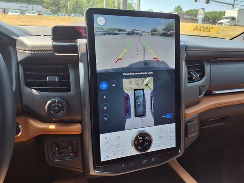 Used 2024 Ford Expedition Platinum image 12