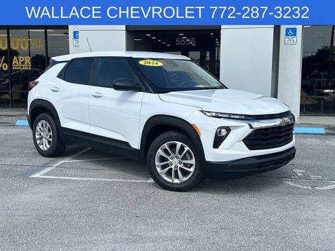 Used 2024 Chevrolet TrailBlazer LS w/ LS Convenience Package FWD image 2
