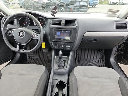 Used 2017 Volkswagen Jetta S image 9