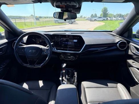 Used 2024 Chevrolet Trax RS w/ Sunroof Package FWD image 6